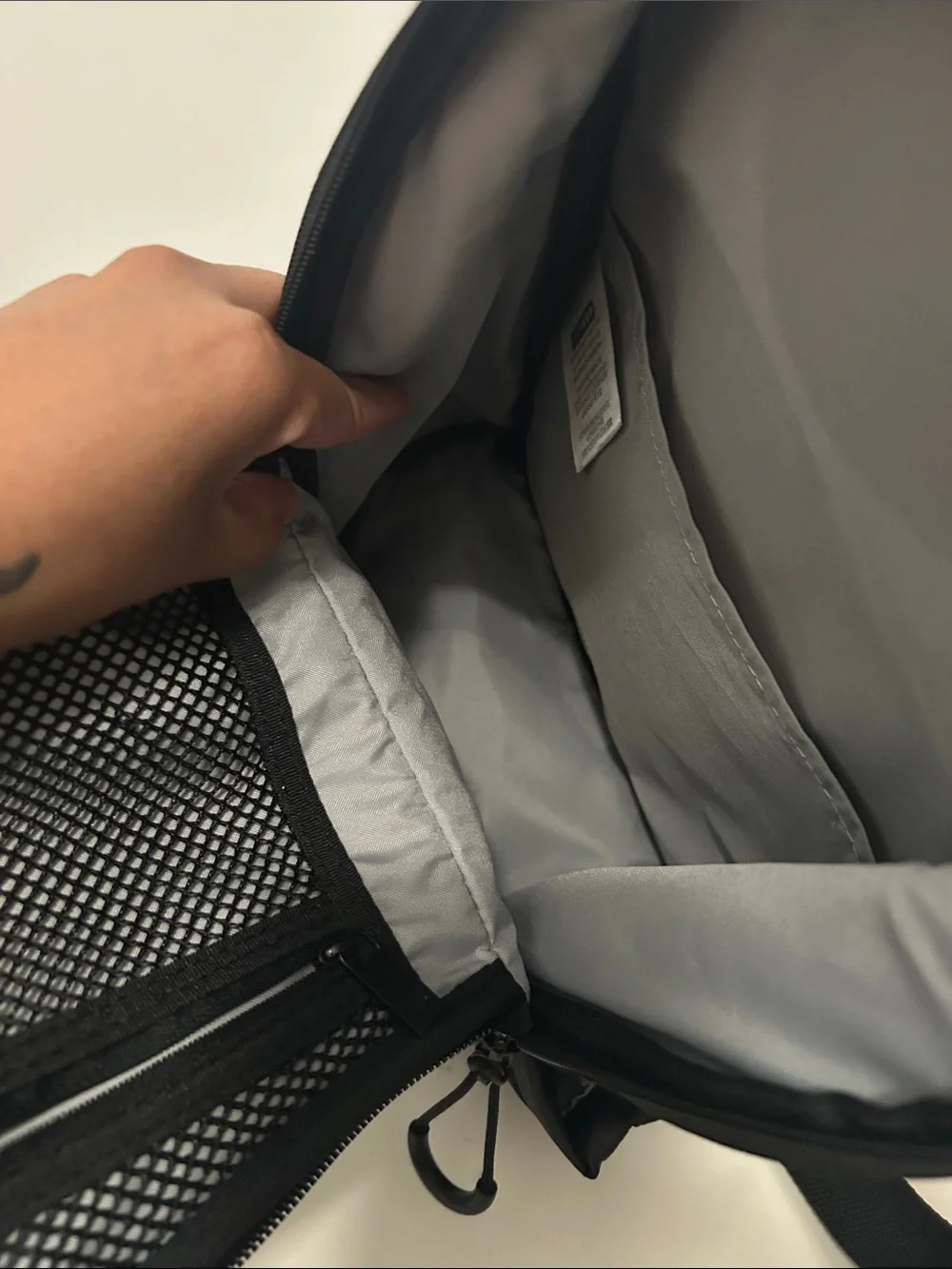 Skiphop || Paxwell Sling Bag